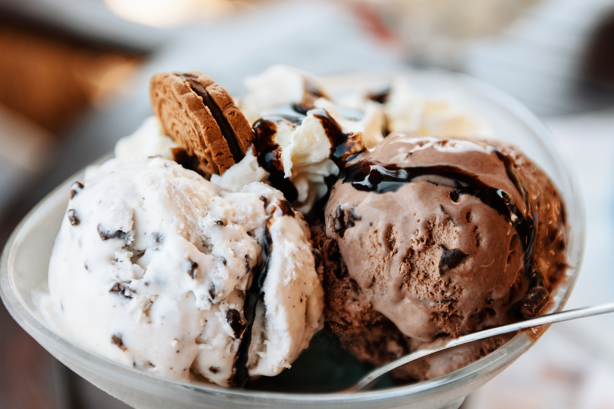 ice cream bowl with cookie